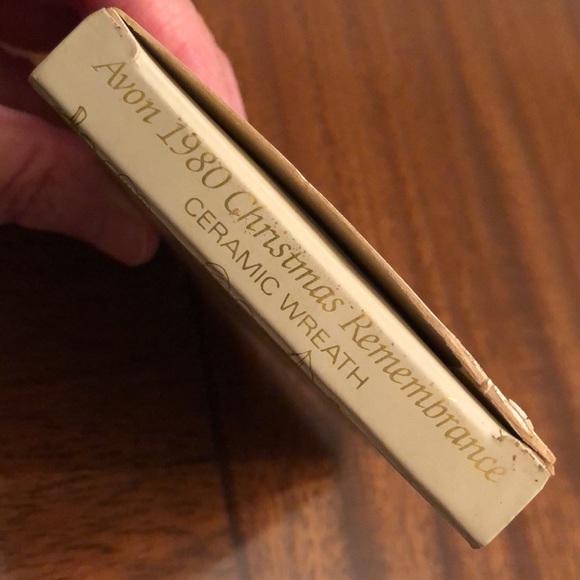 Avon 1980 Christmas Remembrance Wreath Ornament 14K - Picture 13 of 14